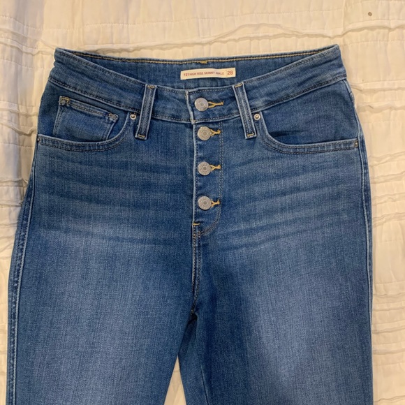 Levi’s 721 Skinny Ankle Jean - Picture 4 of 4